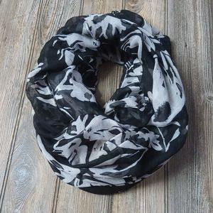 Lane Bryant Black & White Floral Pattern Print Lightweight Infinity Scarf